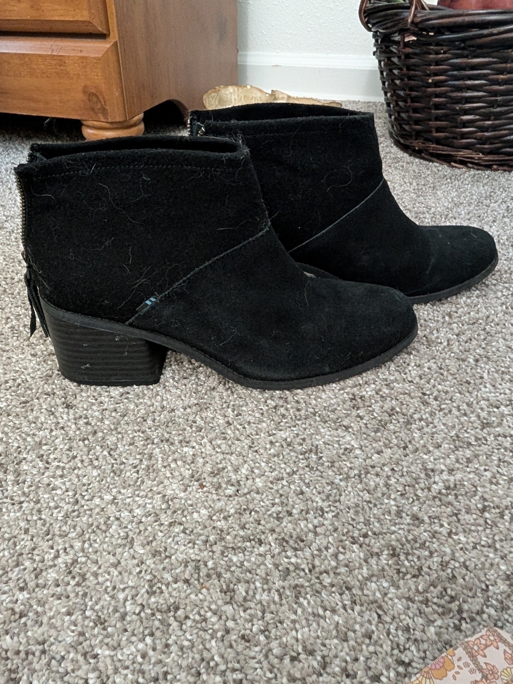 8.5 Toms Black Leather/Wool Ankle Boots